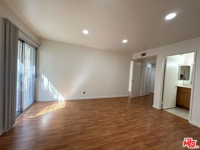 433 S Manhattan Place 112, Los Angeles, CA 90020