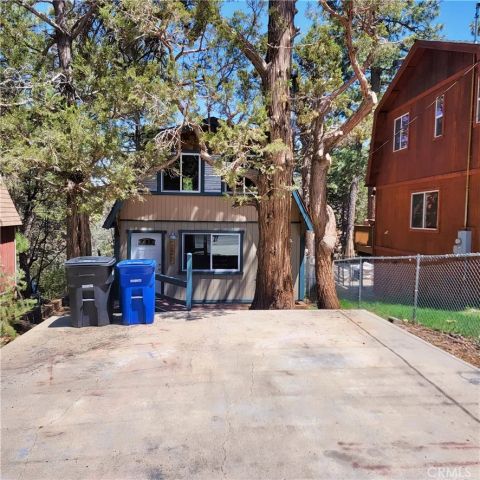 221 Imperial, Sugarloaf, CA 92386