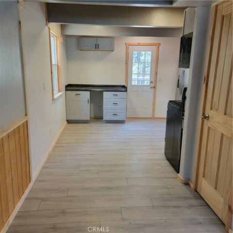 221 Imperial, Sugarloaf, CA 92386