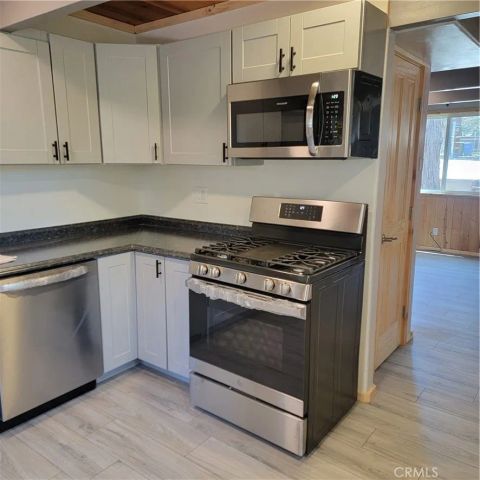 221 Imperial, Sugarloaf, CA 92386