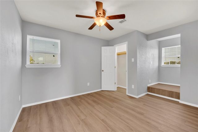 7003 Schlitz Lane B, Hitchcock, TX 77563