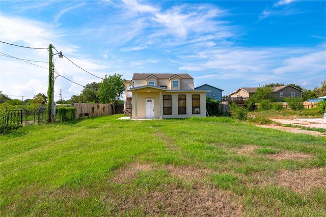 7003 Schlitz Lane B, Hitchcock, TX 77563