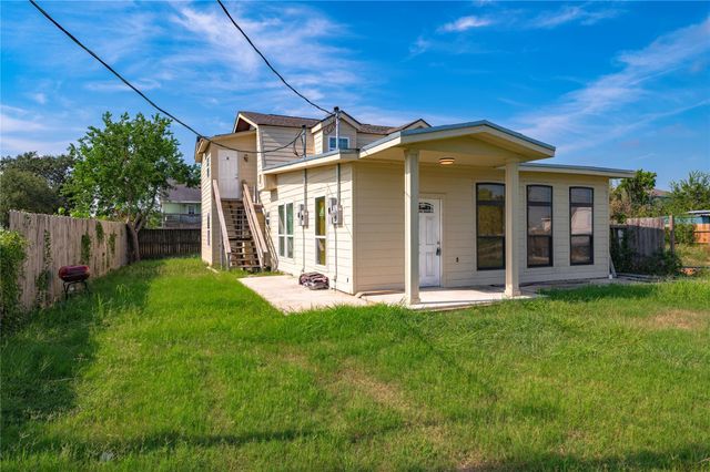 7003 Schlitz Lane B, Hitchcock, TX 77563