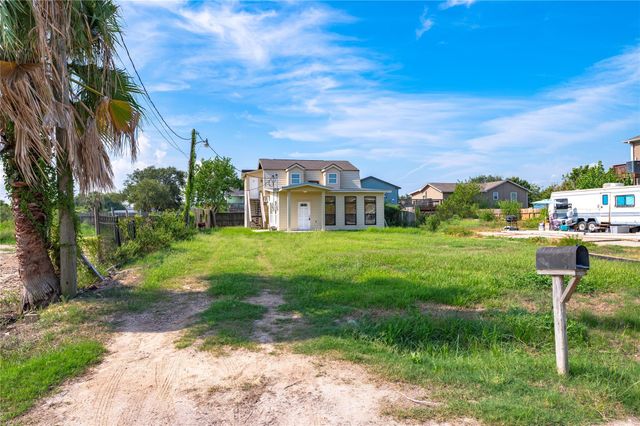 7003 Schlitz Lane B, Hitchcock, TX 77563
