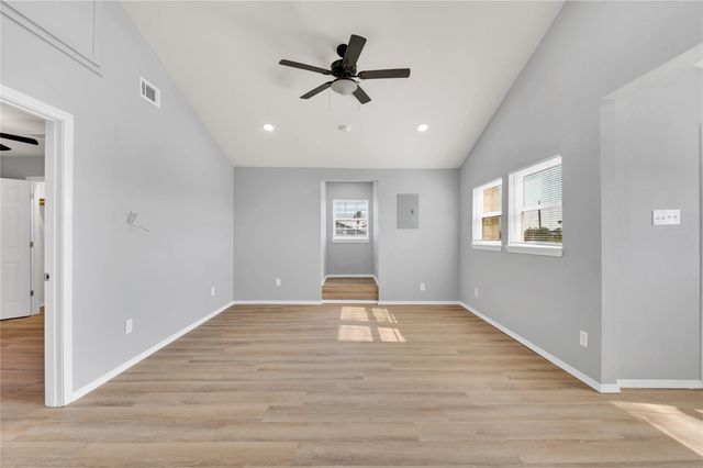 7003 Schlitz Lane B, Hitchcock, TX 77563
