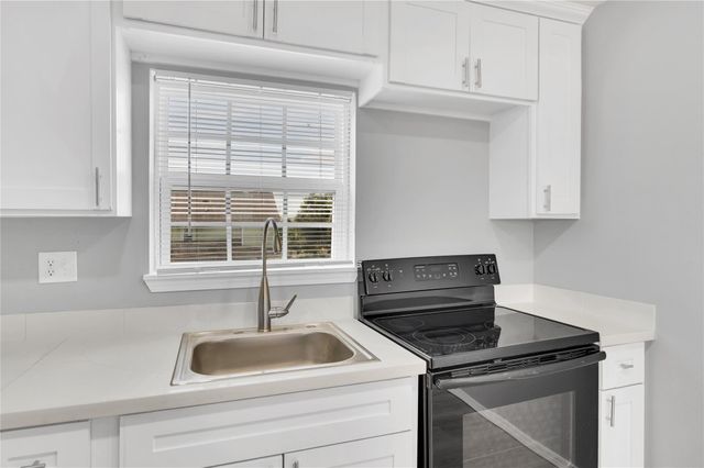 7003 Schlitz Lane B, Hitchcock, TX 77563