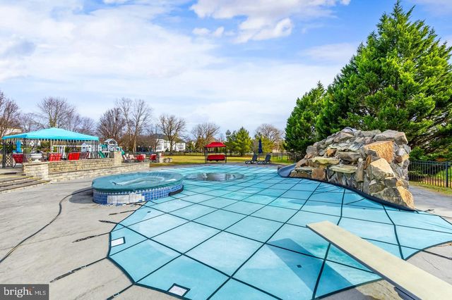 10 MORNING GLORY CIR, Mullica Hill, NJ 08062