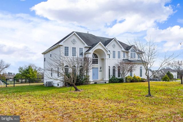 10 MORNING GLORY CIR, Mullica Hill, NJ 08062