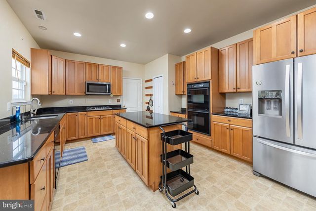 10 MORNING GLORY CIR, Mullica Hill, NJ 08062