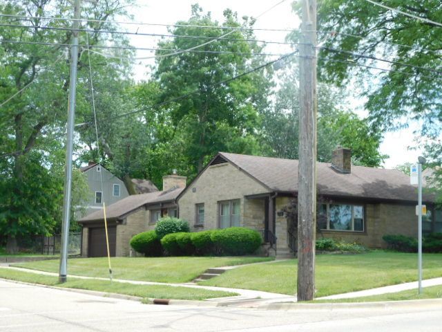 1421 Parkview Avenue, Rockford, IL 61107