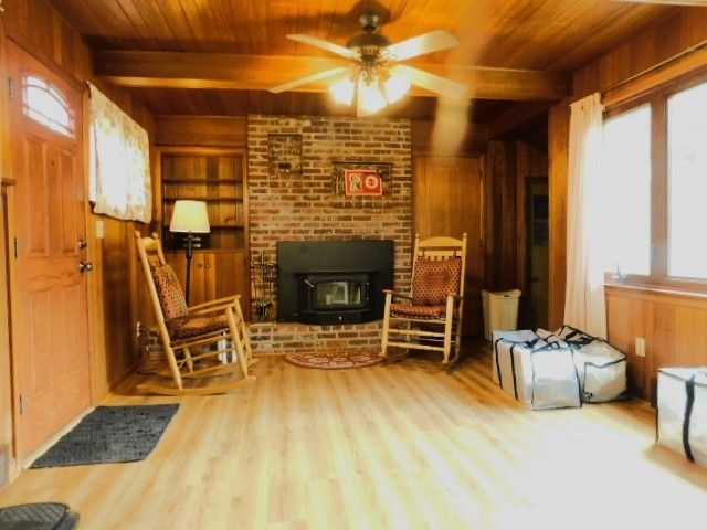 1421 Parkview Avenue, Rockford, IL 61107