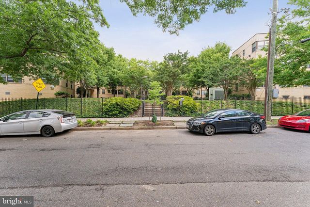 212 OAKWOOD ST SE #318, Washington, DC 20032