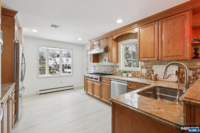 355 Kensington Drive, Ridgewood, NJ 07450