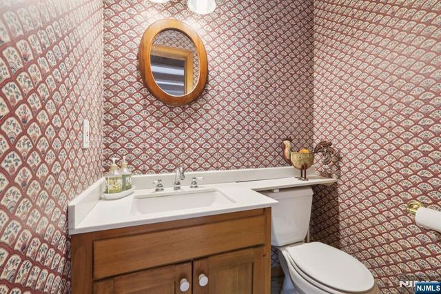 355 Kensington Drive, Ridgewood, NJ 07450