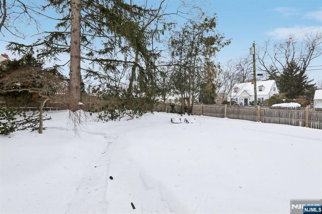 355 Kensington Drive, Ridgewood, NJ 07450