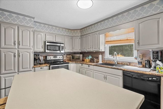 2609 E Hillview Drive, Dalton, GA 30721