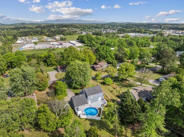 2609 E Hillview Drive, Dalton, GA 30721
