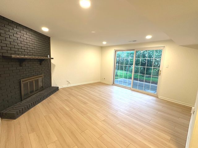 821 W Manor Court, Glenwood, IL 60425