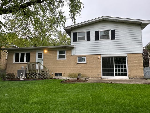 821 W Manor Court, Glenwood, IL 60425