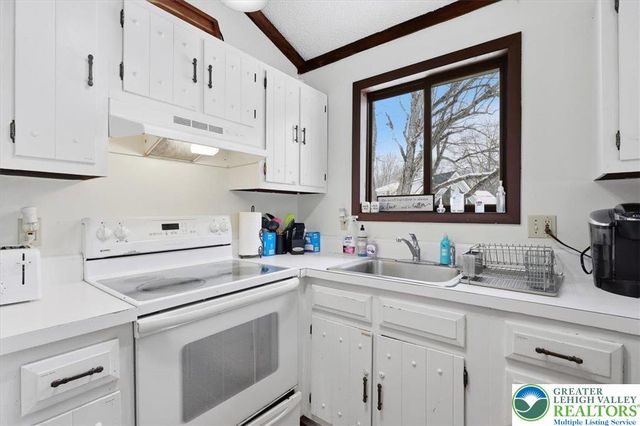 215 Penn Forest Trail, Penn Forest Twp, PA 18210