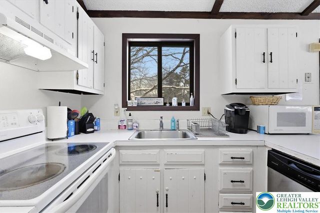 215 Penn Forest Trail, Penn Forest Twp, PA 18210