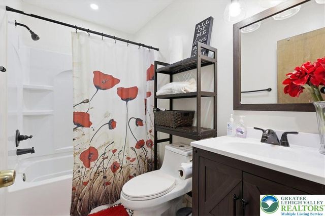 215 Penn Forest Trail, Penn Forest Twp, PA 18210