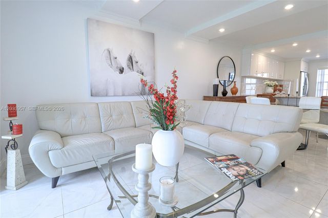 7797 Golf Circle Drive 208J, Margate, FL 33063