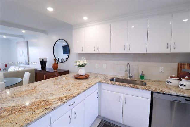 7797 Golf Circle Drive 208J, Margate, FL 33063