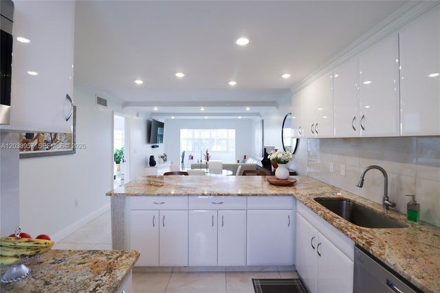 7797 Golf Circle Drive 208J, Margate, FL 33063