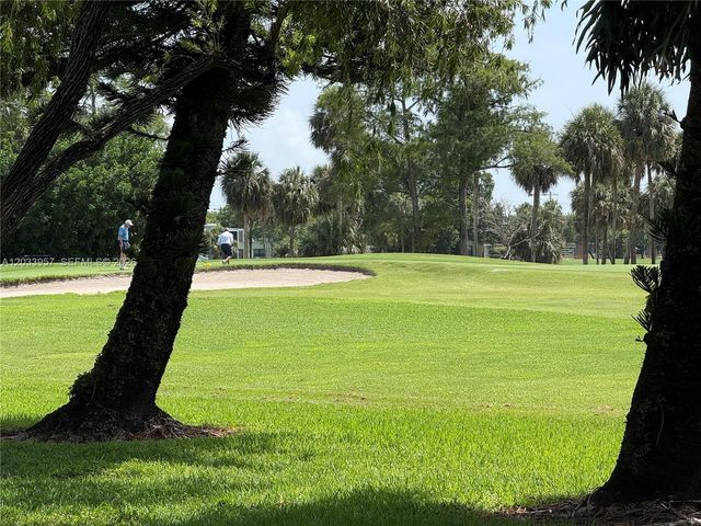 7797 Golf Circle Drive 208J, Margate, FL 33063