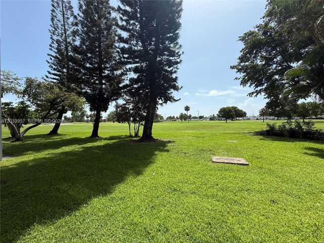 7797 Golf Circle Drive 208J, Margate, FL 33063