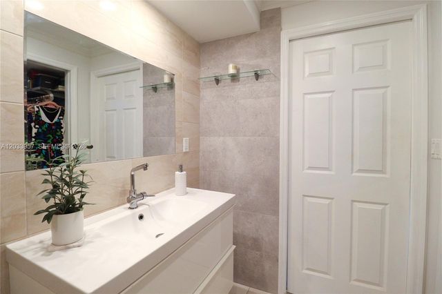 7797 Golf Circle Drive 208J, Margate, FL 33063