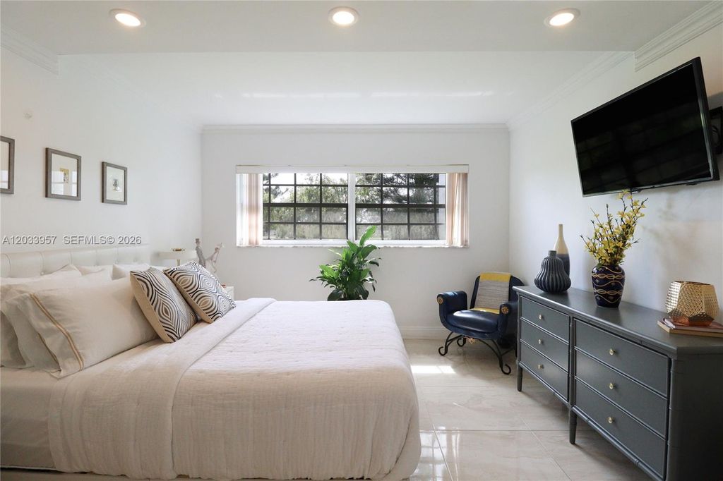 7797 Golf Circle Drive 208J, Margate, FL 33063
