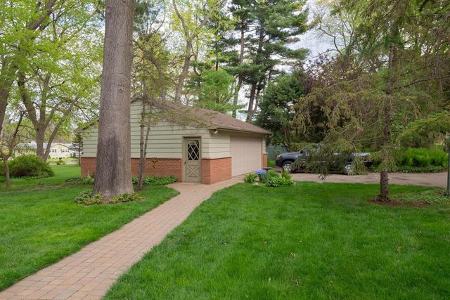 803 N Kalamazoo Street, Paw Paw, MI 49079