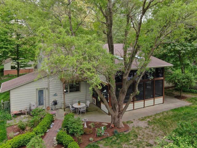 803 N Kalamazoo Street, Paw Paw, MI 49079