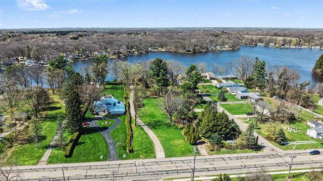 803 N Kalamazoo Street, Paw Paw, MI 49079