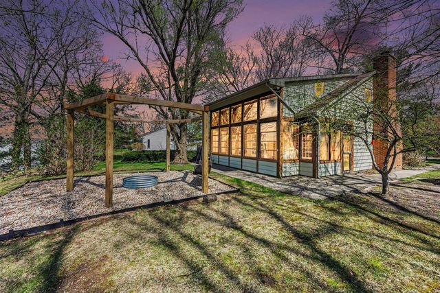 803 N Kalamazoo Street, Paw Paw, MI 49079