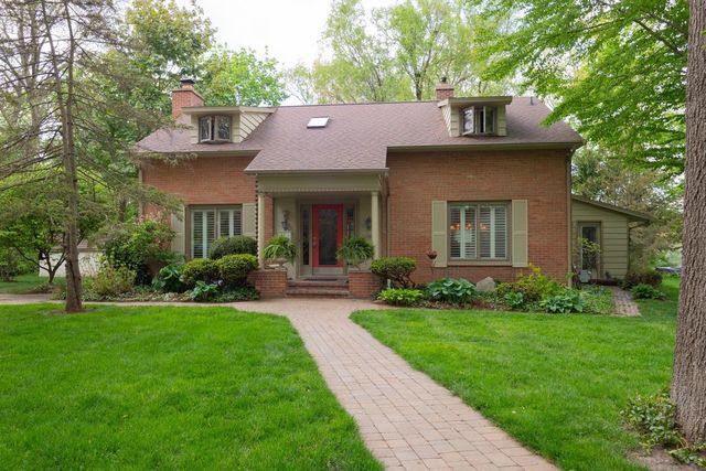 803 N Kalamazoo Street, Paw Paw, MI 49079
