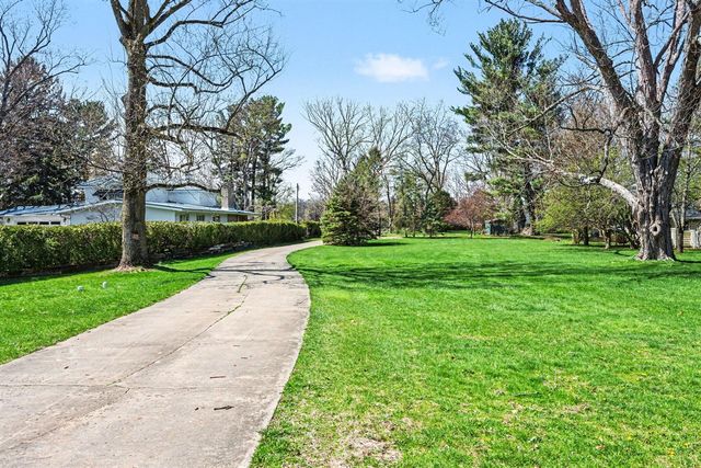 803 N Kalamazoo Street, Paw Paw, MI 49079