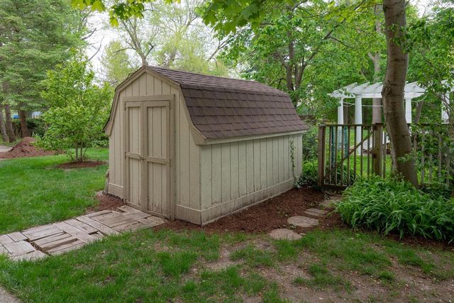 803 N Kalamazoo Street, Paw Paw, MI 49079