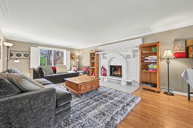 803 N Kalamazoo Street, Paw Paw, MI 49079