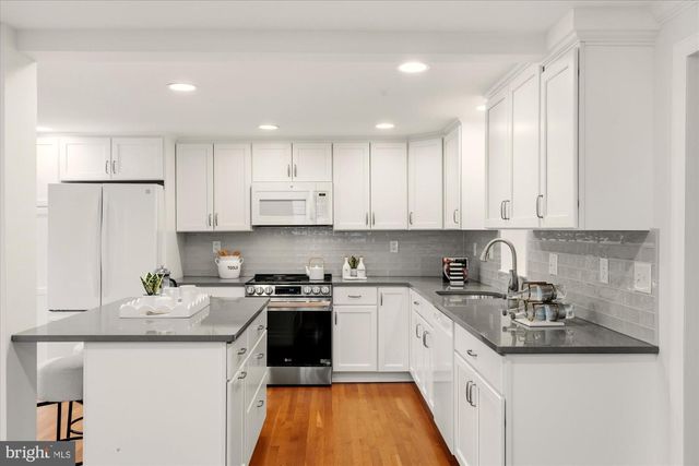 2700 CAMERON MILLS RD, Alexandria, VA 22302