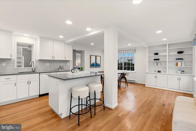 2700 CAMERON MILLS RD, Alexandria, VA 22302