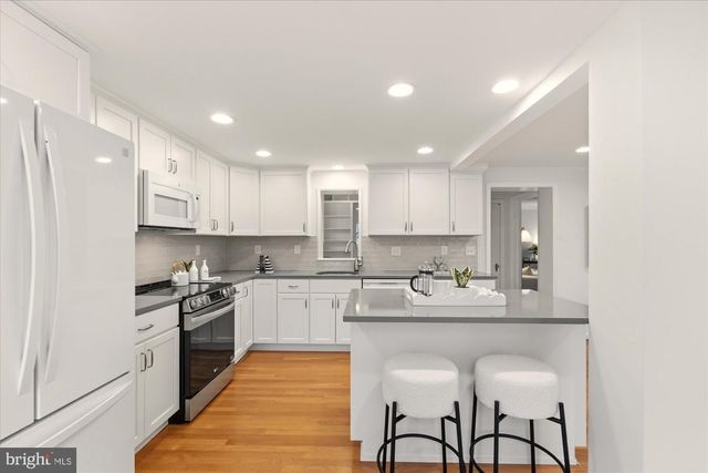 2700 CAMERON MILLS RD, Alexandria, VA 22302