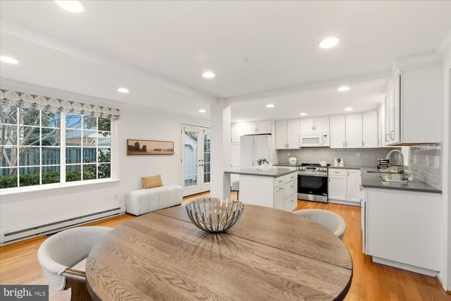 2700 CAMERON MILLS RD, Alexandria, VA 22302