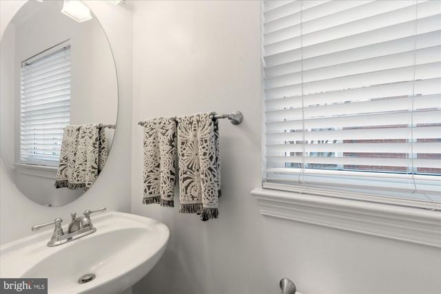 2700 CAMERON MILLS RD, Alexandria, VA 22302