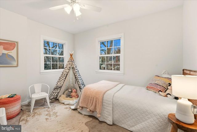 2700 CAMERON MILLS RD, Alexandria, VA 22302