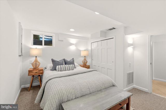 2700 CAMERON MILLS RD, Alexandria, VA 22302