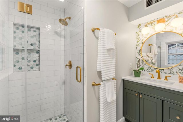 2700 CAMERON MILLS RD, Alexandria, VA 22302