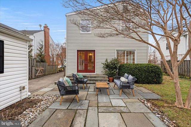 2700 CAMERON MILLS RD, Alexandria, VA 22302